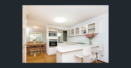 STYLISH TOWNHOUSE IN COMO - Photo 4