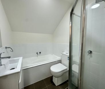 Modern Two Bedroom Townhouse - Photo 3