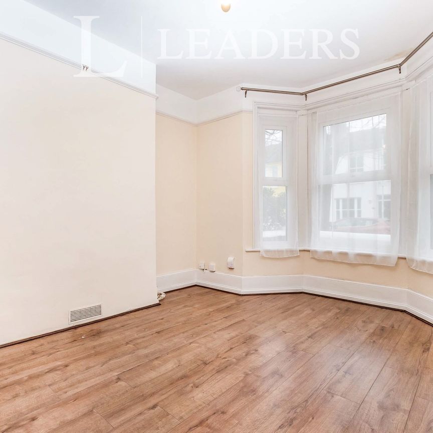 3 bedroom house to rent Stanley Road, Worthing, BN11 - Photo 1