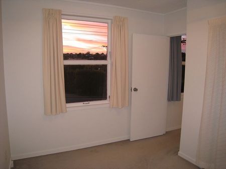 Murrays Bay, 2 bedrooms, close to the beach - Photo 3