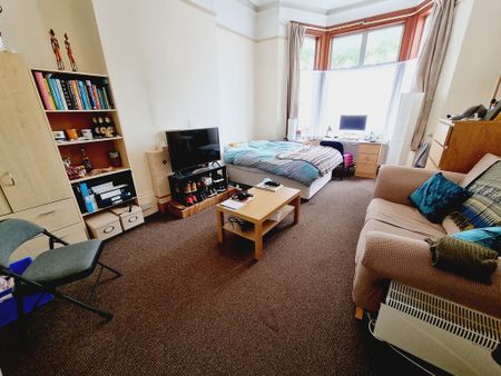 8 Bed Student Accommodation - Photo 5