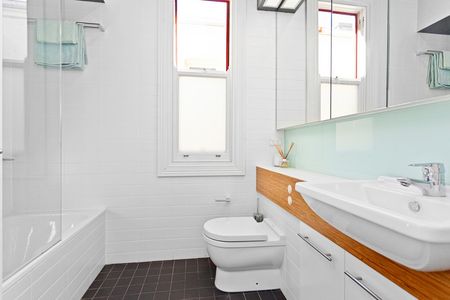 Bright & spacious entertainer’s oasis in the heart of Newtown (Access via Gentle Lane) - Photo 5