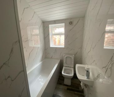 2 bedroom flat to rent - Photo 6