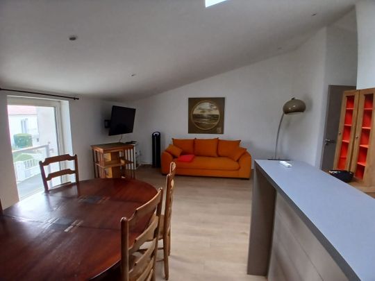 Location Appartement 2 pièces 52m² DOMPIERRE SUR MER 17139 - Photo 1