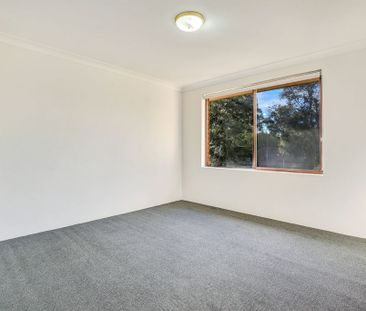 Top Floor, Immaculately Presented 2 bedroom Unit - Photo 4