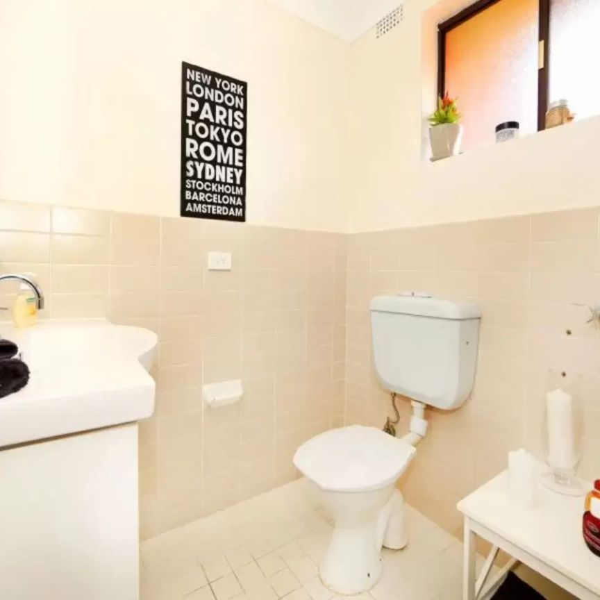 10/33 Livingstone Road, Petersham - Photo 1