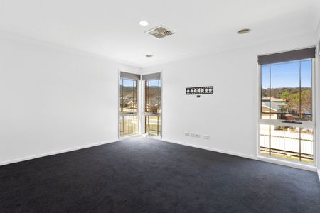 7 Stonehaven Circuit, Queanbeyan NSW 2620 - House For Rent | Domain - Photo 2