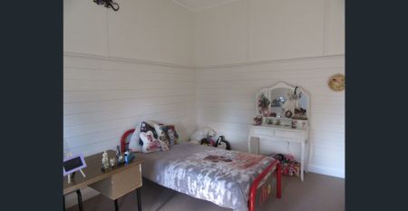 3 BEDROOMS WITH WOOD HEATING - Photo 3