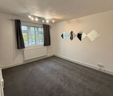 3 Bed Flat, Budoch Drive, IG3 - Photo 3