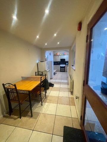 111 Dunluce Avenue, Belfast, BT9 7AX - Photo 2