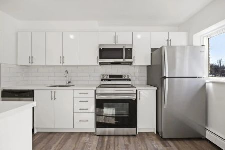 201-195 Lindsay Street Townhouses & Apartments — 2 Bedroom - Photo 5