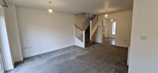 3 bedroom semi-detached house to rent - Photo 1