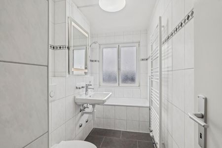 Jetzt einziehen - frisch renovierte Wohnung ruhig, grün und zentral - Photo 4