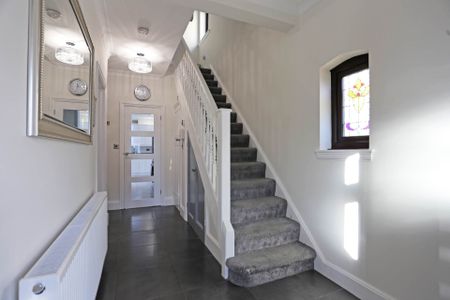 Price £3,500 pcm - Available Now - Part Furnished - Photo 3