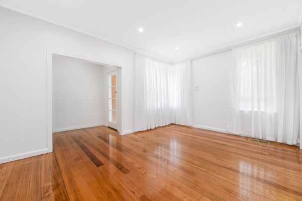 Newly Renovated Home in Sought After Pocket of Ashwood - 2 Living Spaces - Photo 1