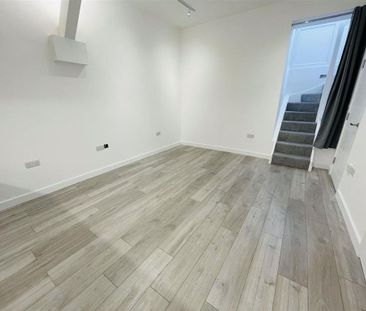 Property to rent - Photo 2