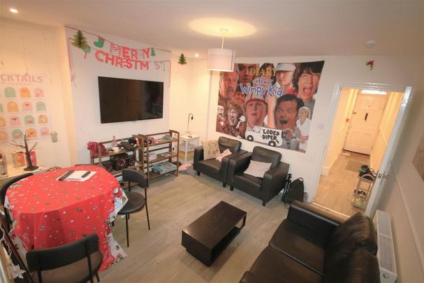 5 bedroom end of terrace house to rent - Photo 1