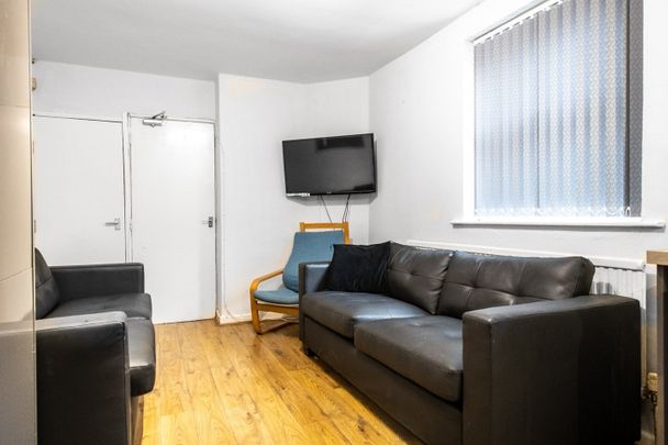 6 Bed Semi-Detached House, Albert Grove, NG7 - Photo 1