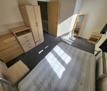 4 bedroom townhouse to rent - Photo 3