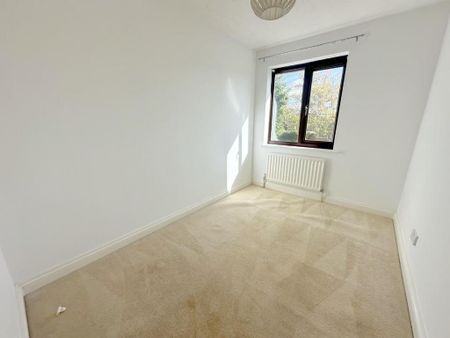 4 bedroom detached house to rent - Photo 4