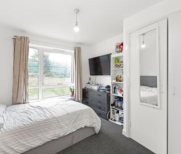 3 bedroom flat to rent - Photo 3