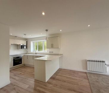 2 bedroom block of apartments to rent - Photo 5