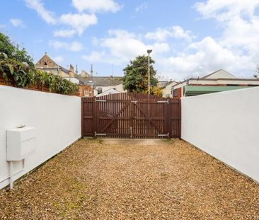 2 bedroom terraced house to rent - Photo 4