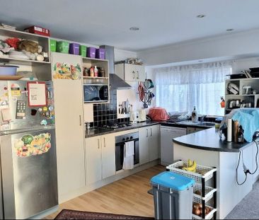 Charming 3BR Home in Papatoetoe - Photo 2