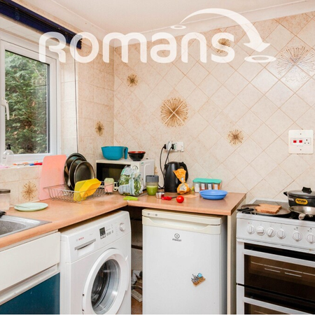 1 bedroom in a house share to rent - Photo 3