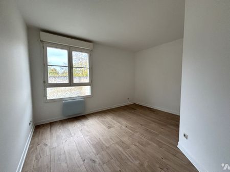 SENLIS-Avenue du Maréchal Foch: appartement de quatre pièces au 1er étage avec parking privatif - Photo 2