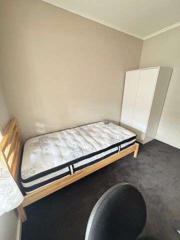 Surrey Downs - Photo 3