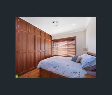 Spacious 3 Bedroom Home with Ample Storage - Photo 2