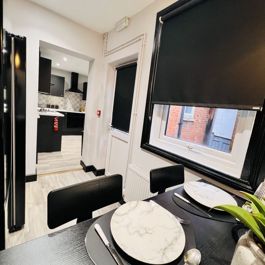 BEDROOM 6 – LARGE DOUBLE WITH ENSUITE - Photo 1