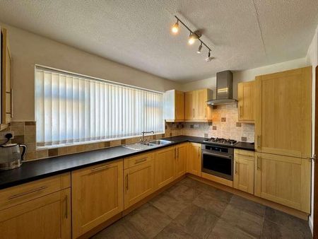 Nicholas Road, Blundellsands, Liverpool, L23 - Photo 2