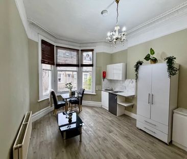 1 Bed Flat, Matheson Road, W14 - Photo 1