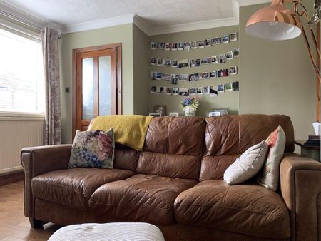 3 bedroom semi-detached house to rent - Photo 5