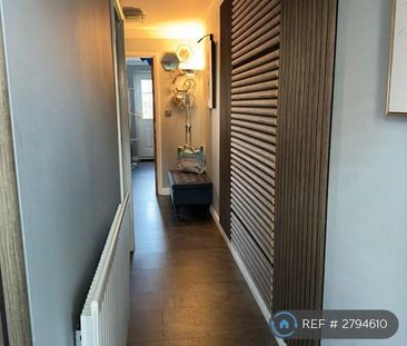 1 bedroom in a house share to rent - Photo 2