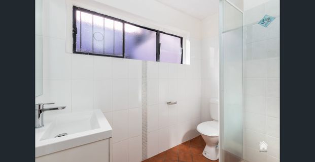 West End Lifestyle – Walk to Orleigh Park & Riverfront - Photo 1