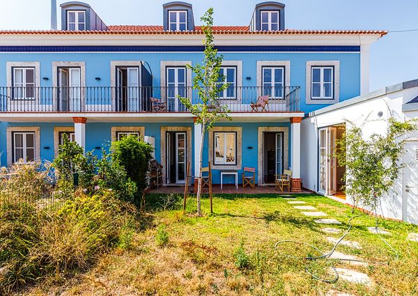 4 bedroom semi-detached house with garden, storage parking, located in Benfica