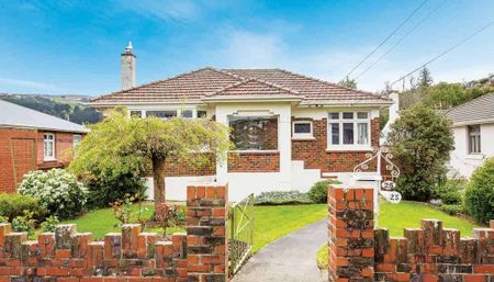 A beautiful brick house in a NEV’s most sought-aft - Photo 5