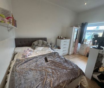 Studio Flat, Stile Hall Parade, W4 - Photo 5