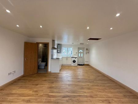 Studio to rent - Photo 2