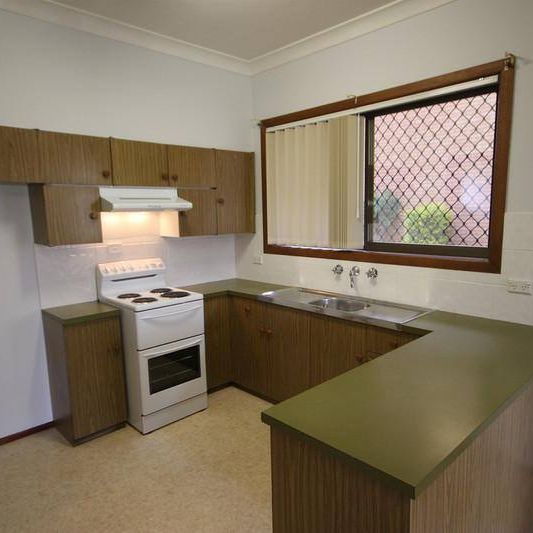 LOW SET AIR-CONDITIONED UNIT WALKING DISTANCE TO CBD - Photo 1
