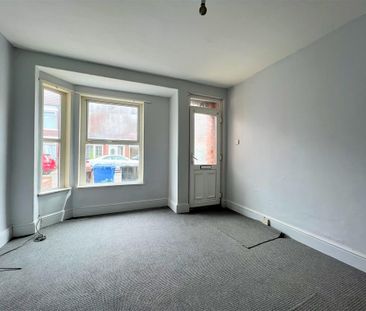 2 bedroom end of terrace house to rent - Photo 2