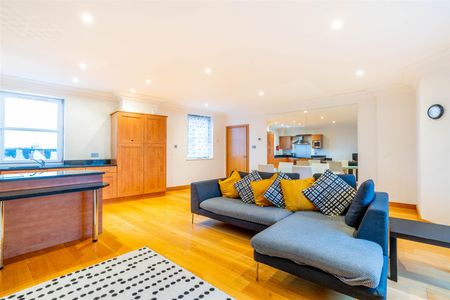 2 bed apartment to rent in Grainger Street, City Centre, NE1 - Photo 3