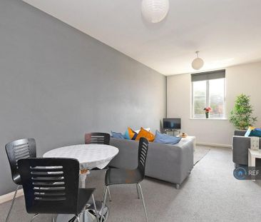 3 bedroom flat to rent - Photo 1