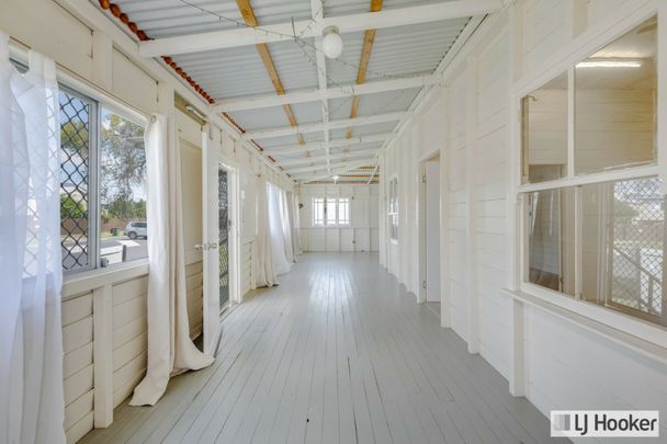 4 BEDROOM QUEENSLANDER IN BUNDABERG NORTH - Photo 1