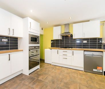 Burchett Grove, Woodhouse, Leeds - Photo 2