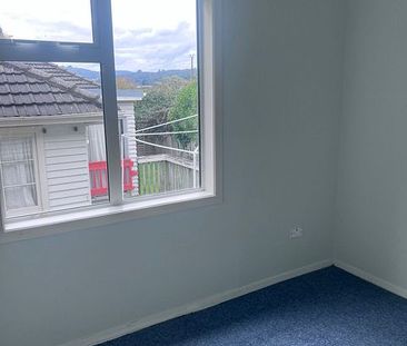 Charming 4BR Family Haven - Small Pets OK - Photo 6