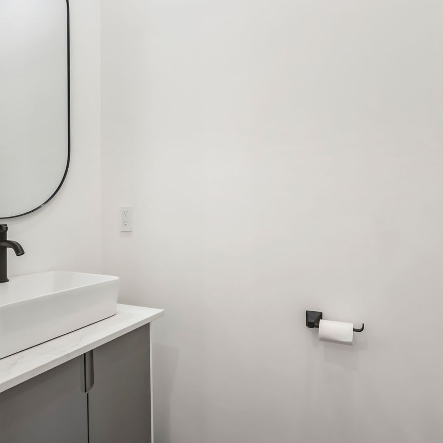 For Lease - 43A Cummings Street Unit# Furnished Upper, Toronto, Ontario - Photo 1